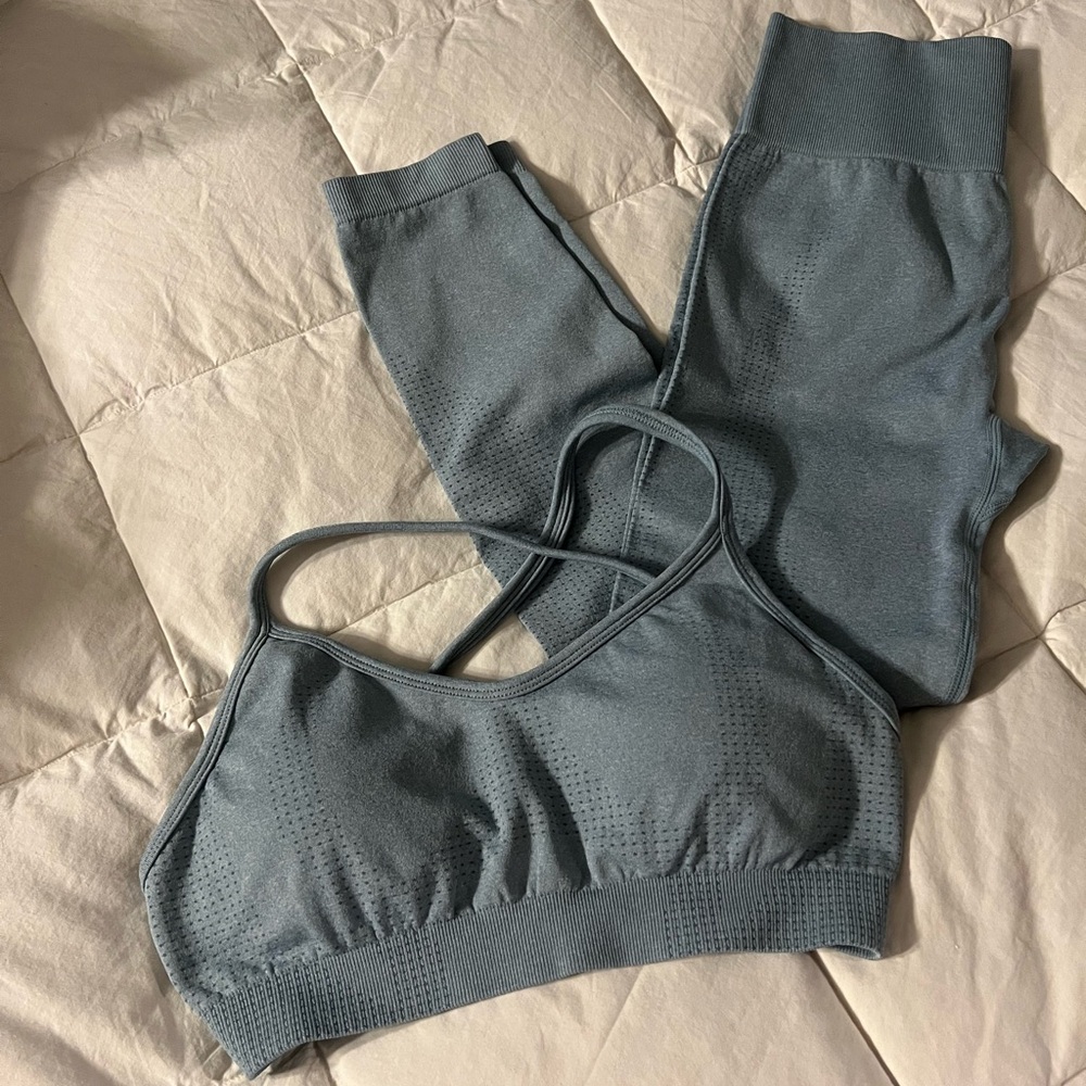 Seamless Gray Sports Bra and Leggings Set